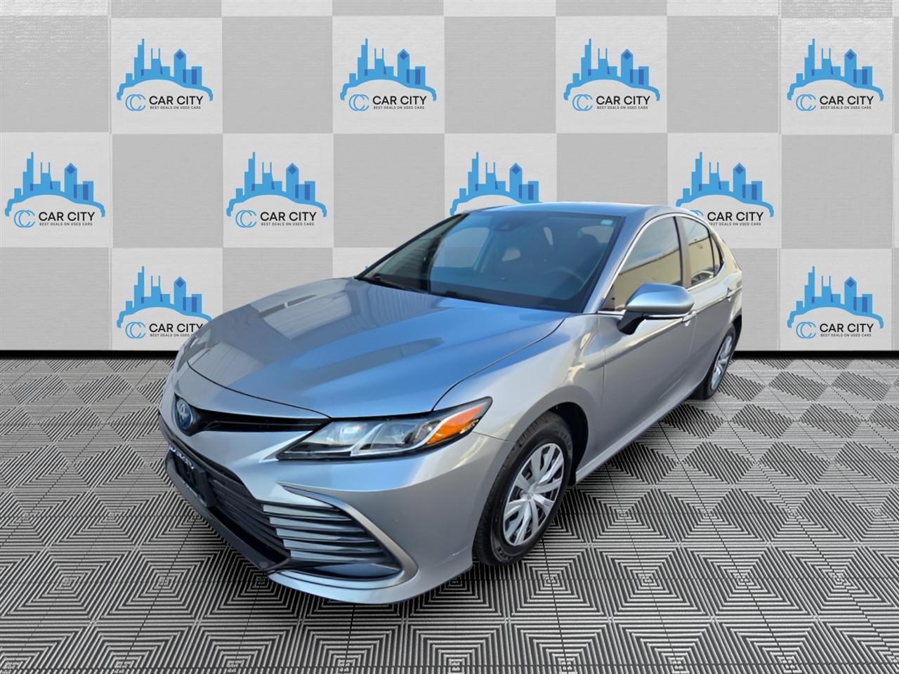 Toyota Camry Hybrid LE 2022