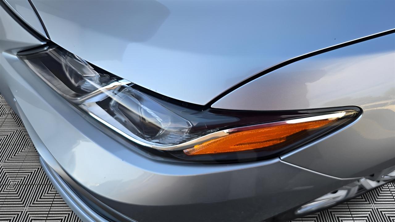 Toyota Camry Hybrid LE 2022