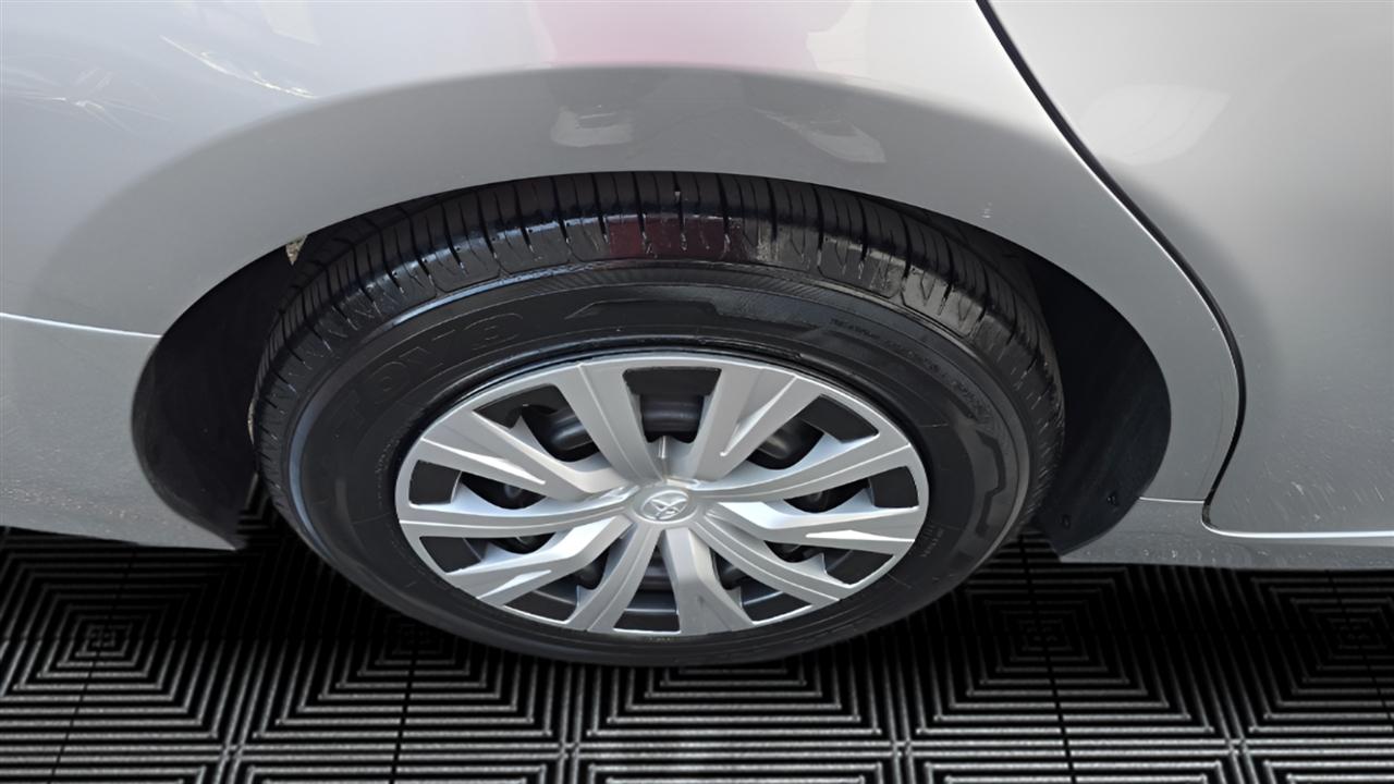 Toyota Camry Hybrid LE 2022
