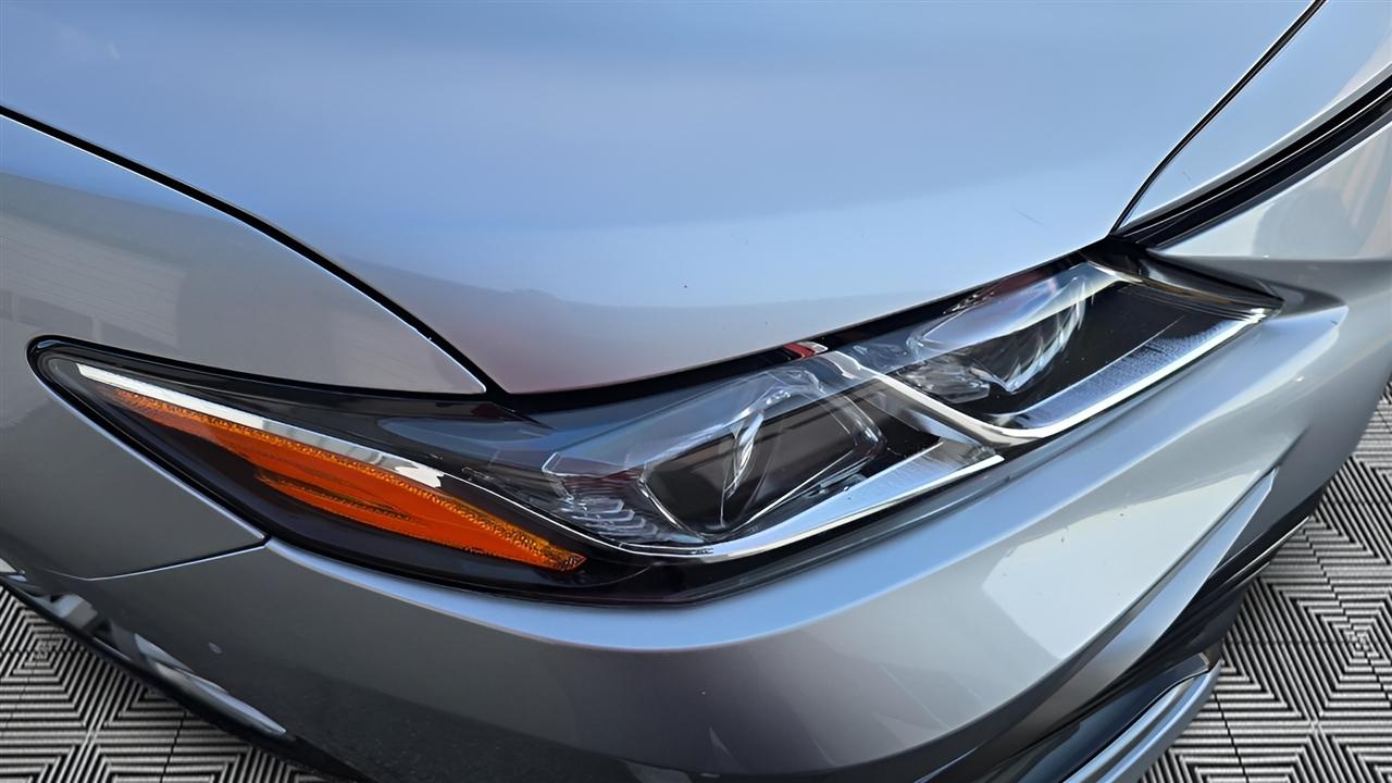 Toyota Camry Hybrid LE 2022