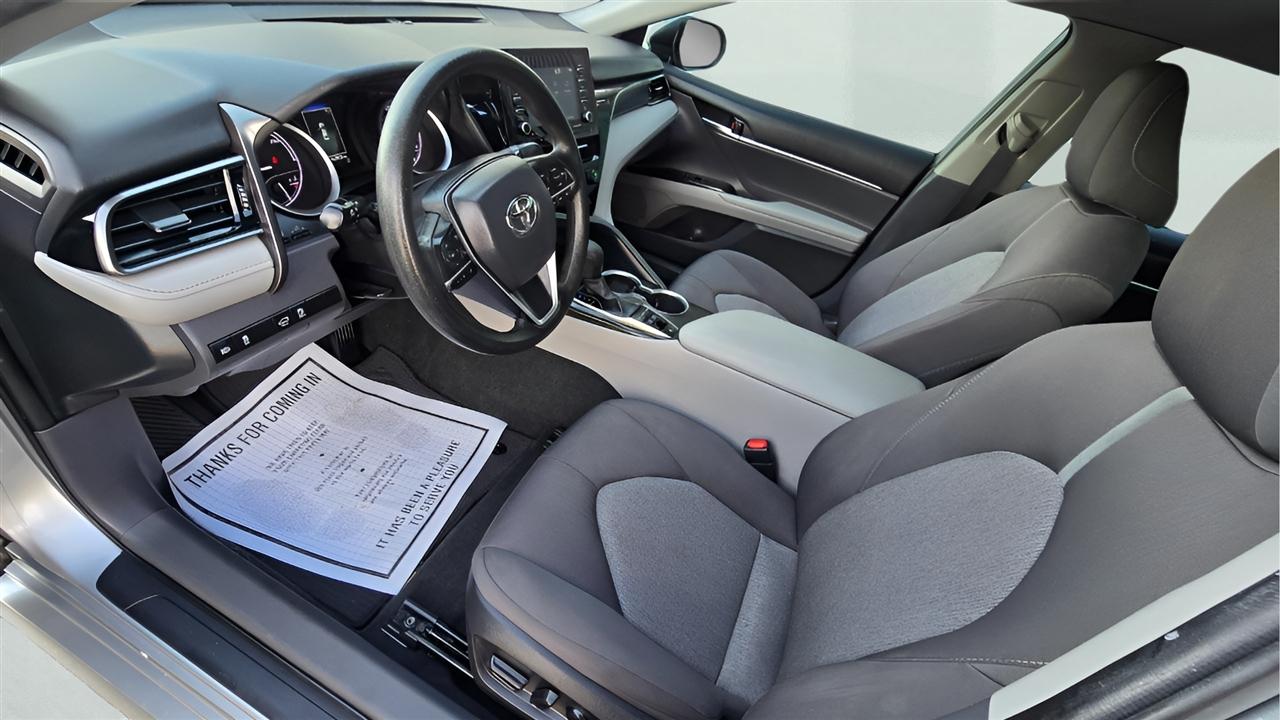 Toyota Camry Hybrid LE 2022