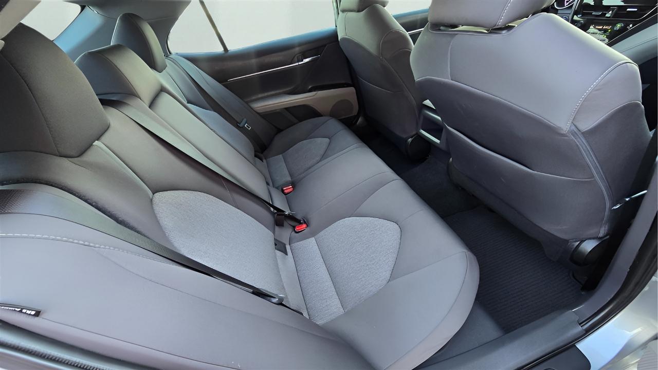 Toyota Camry Hybrid LE 2022