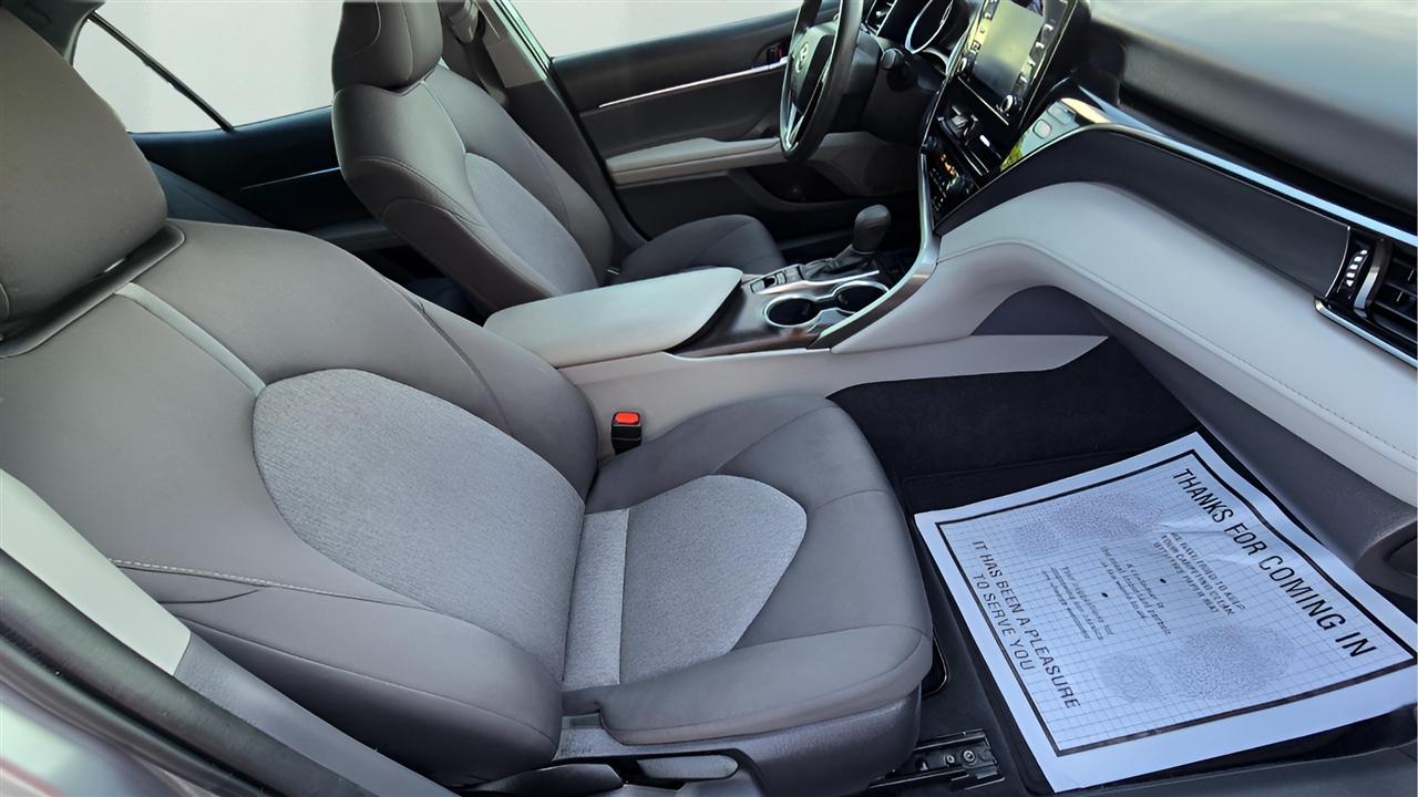 Toyota Camry Hybrid LE 2022