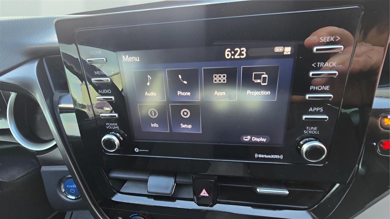 Toyota Camry Hybrid LE 2022