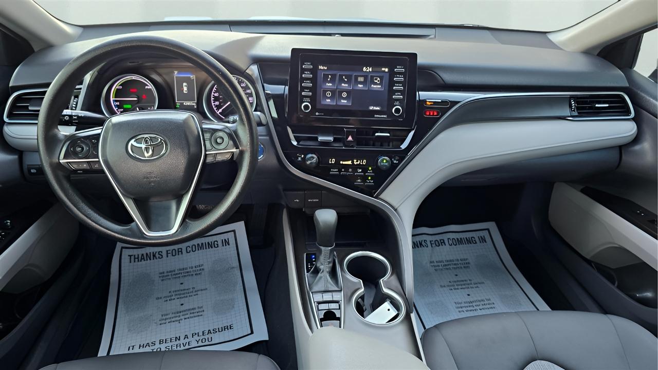 Toyota Camry Hybrid LE 2022