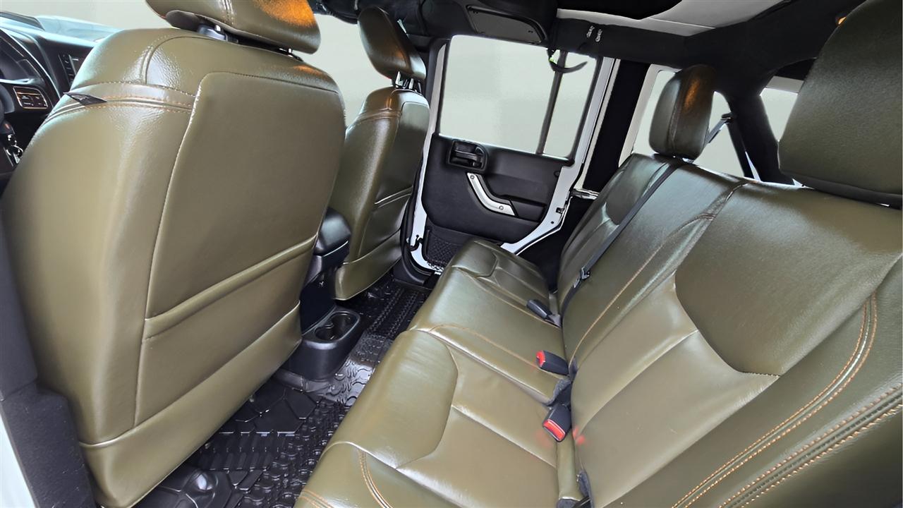 Jeep Wrangler Unlimited Sahara 4WD 2016