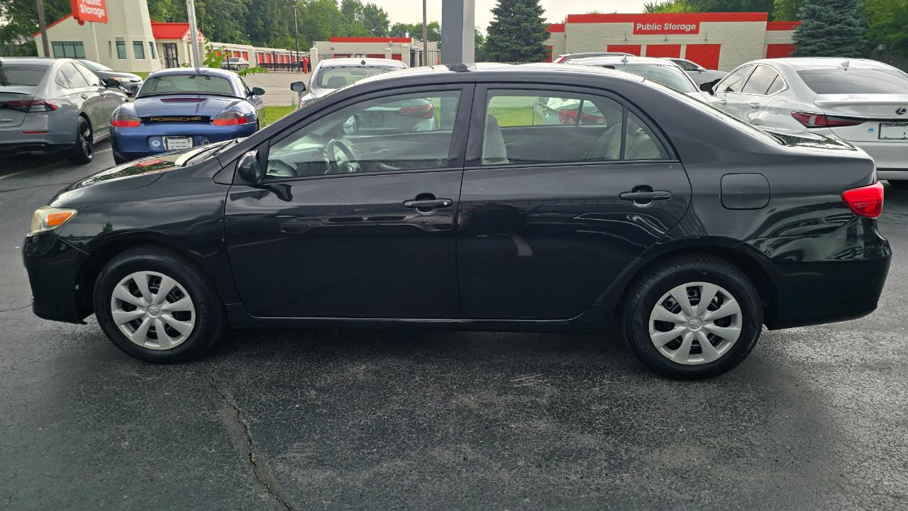 Toyota Corolla LE 4-Speed AT 2011