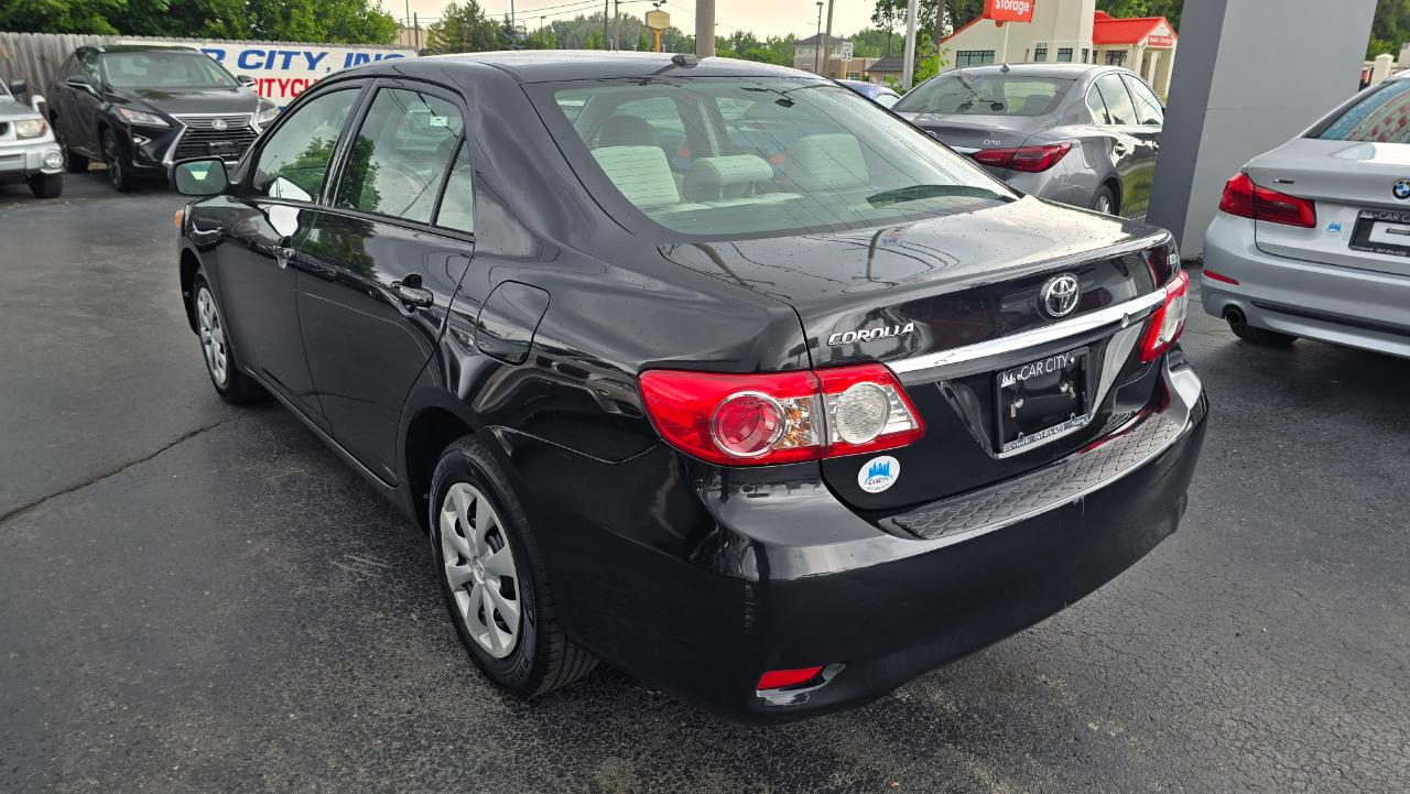 Toyota Corolla LE 4-Speed AT 2011