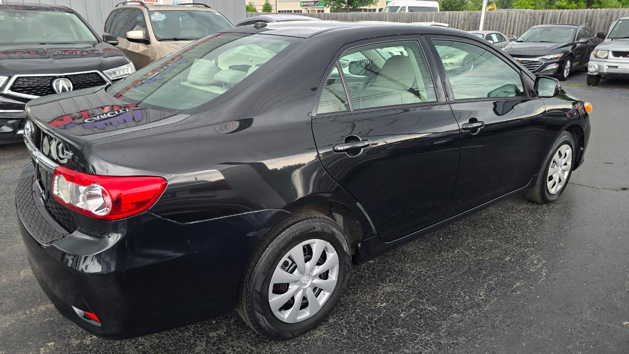 Toyota Corolla LE 4-Speed AT 2011