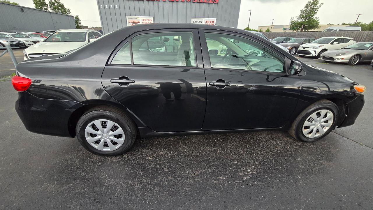 Toyota Corolla LE 4-Speed AT 2011