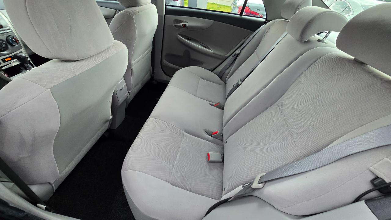 Toyota Corolla LE 4-Speed AT 2011