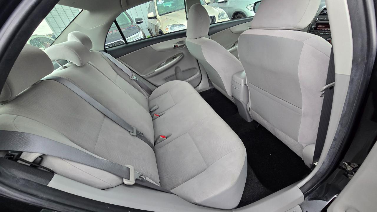 Toyota Corolla LE 4-Speed AT 2011