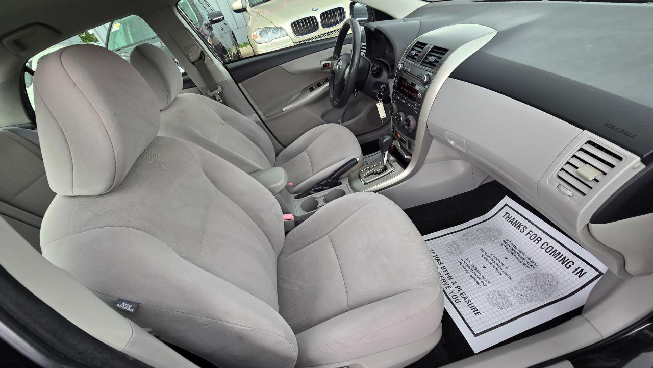 Toyota Corolla LE 4-Speed AT 2011