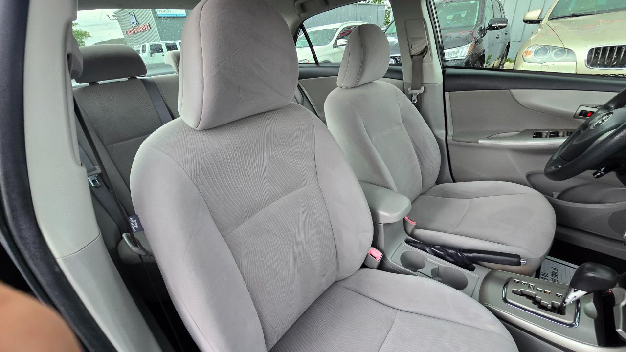 Toyota Corolla LE 4-Speed AT 2011