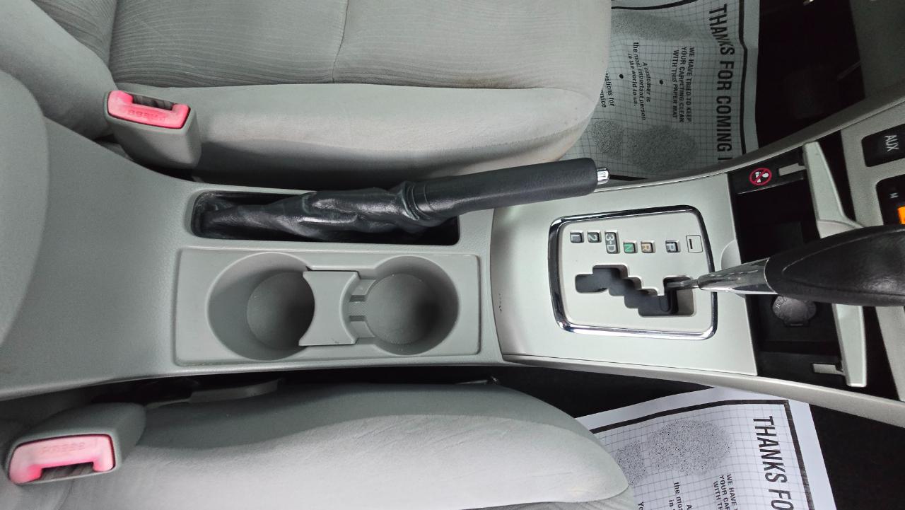 Toyota Corolla LE 4-Speed AT 2011