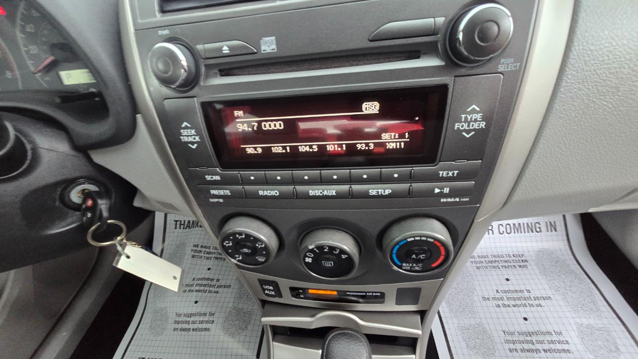 Toyota Corolla LE 4-Speed AT 2011