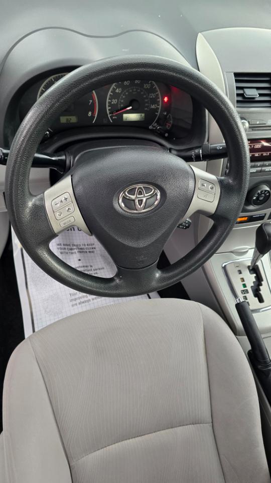 Toyota Corolla LE 4-Speed AT 2011