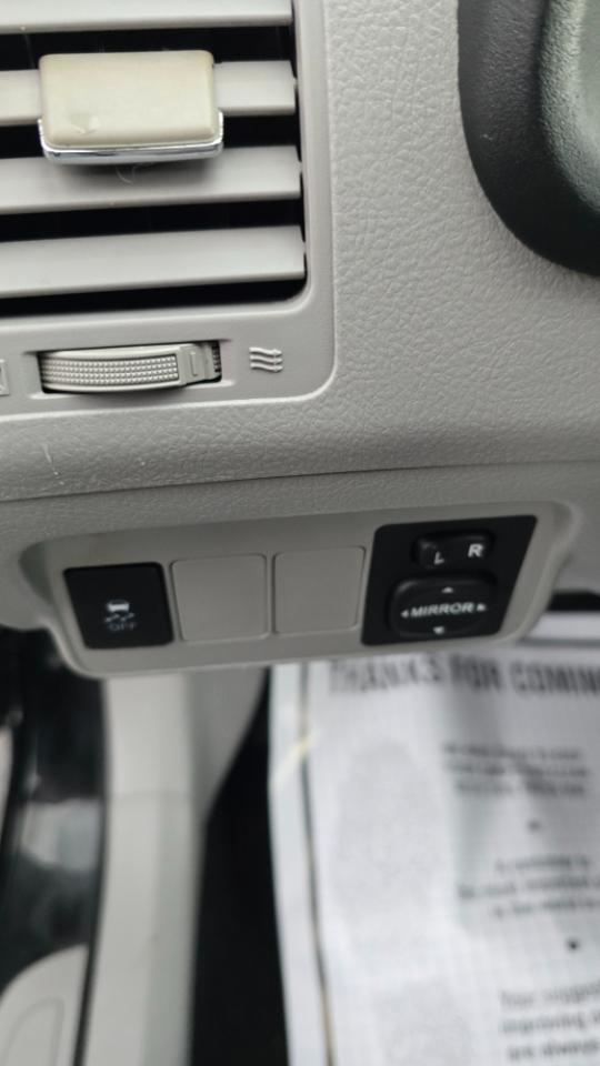 Toyota Corolla LE 4-Speed AT 2011