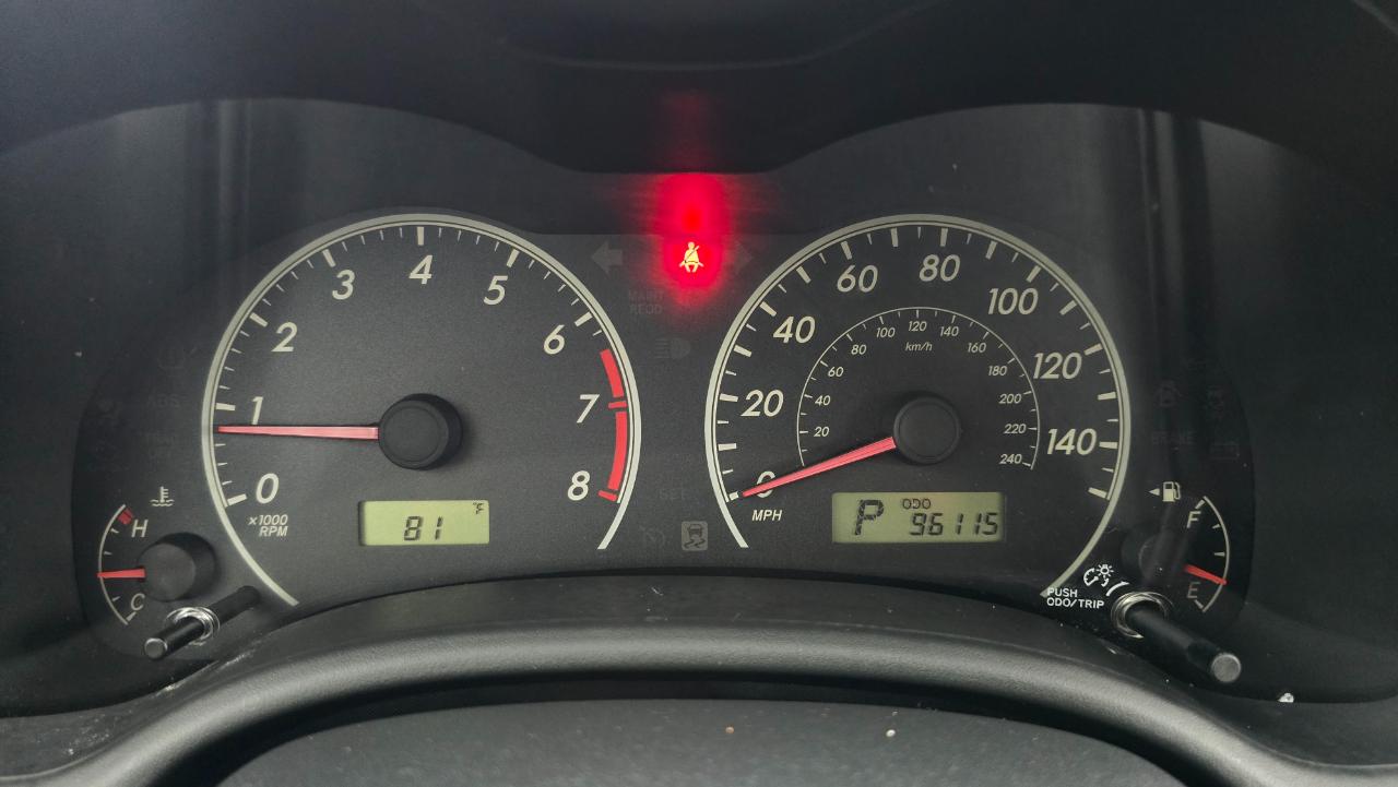 Toyota Corolla LE 4-Speed AT 2011