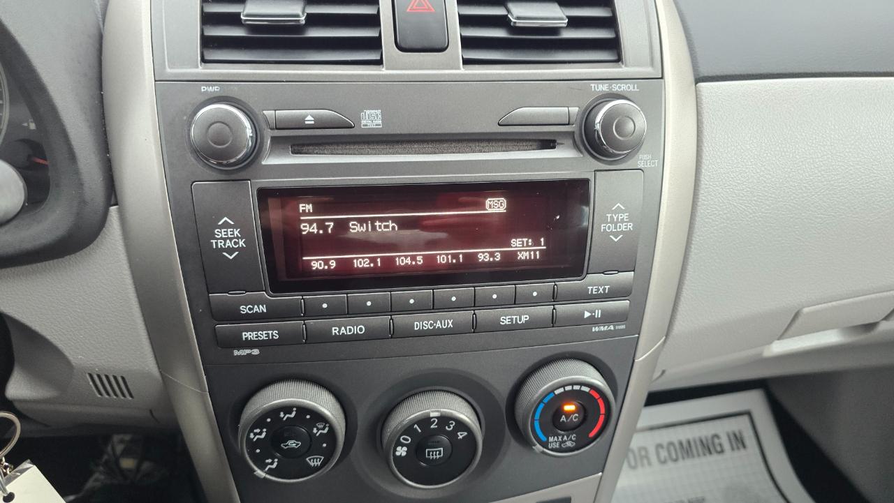 Toyota Corolla LE 4-Speed AT 2011