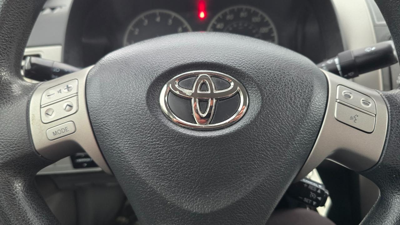 Toyota Corolla LE 4-Speed AT 2011