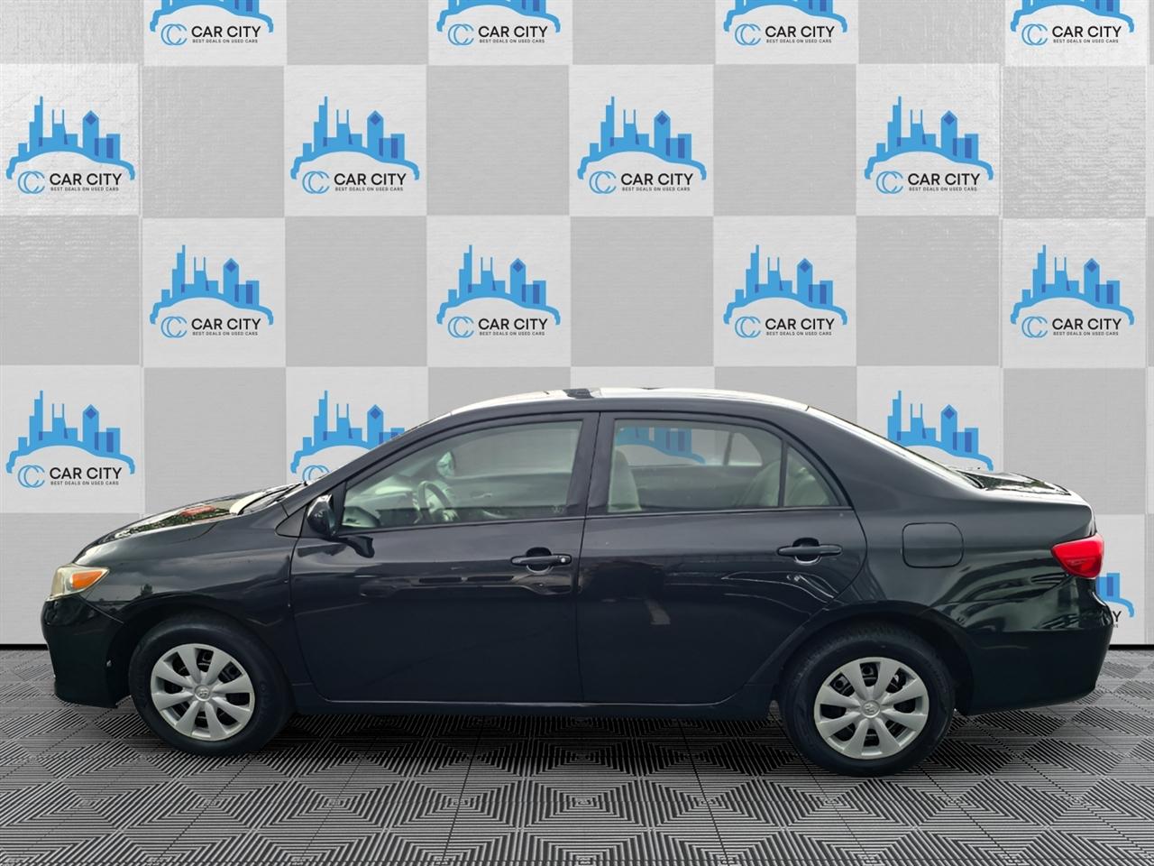 Toyota Corolla LE 4-Speed AT 2011