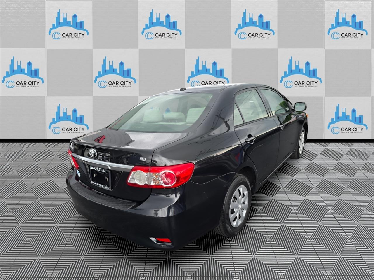 Toyota Corolla LE 4-Speed AT 2011