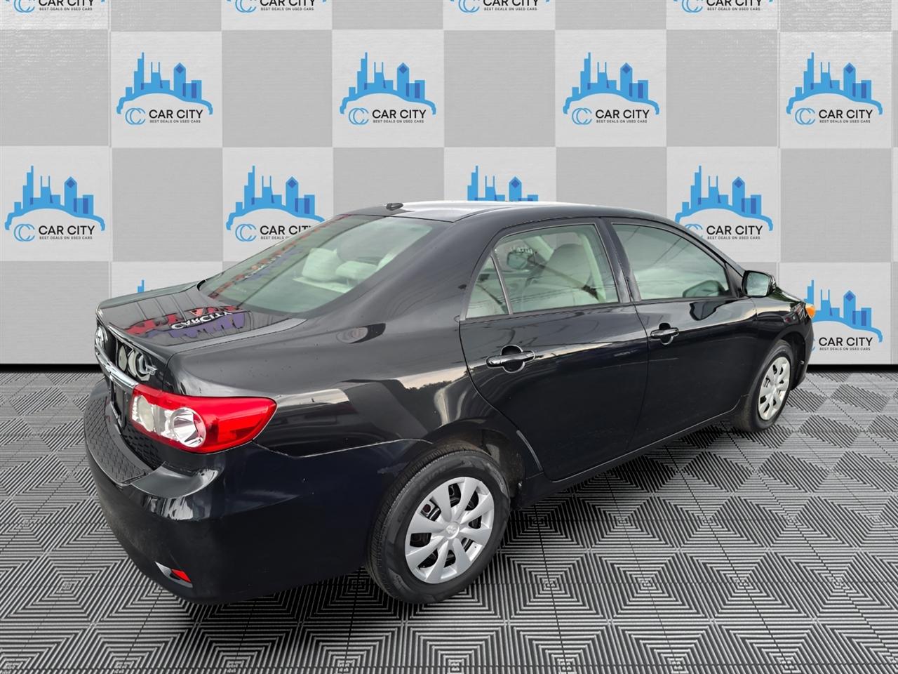 Toyota Corolla LE 4-Speed AT 2011