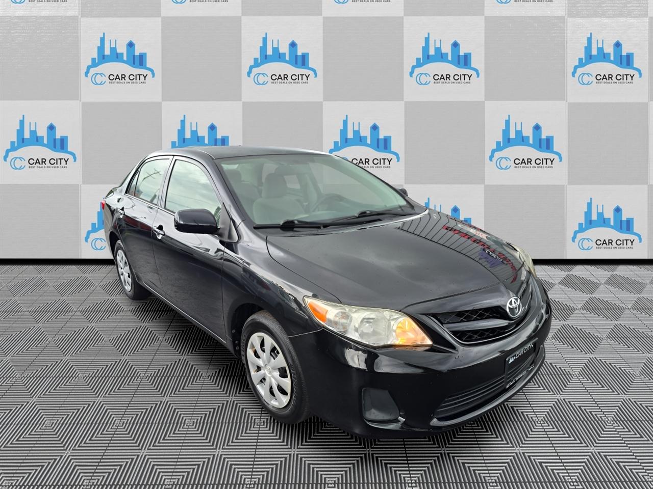 Toyota Corolla LE 4-Speed AT 2011