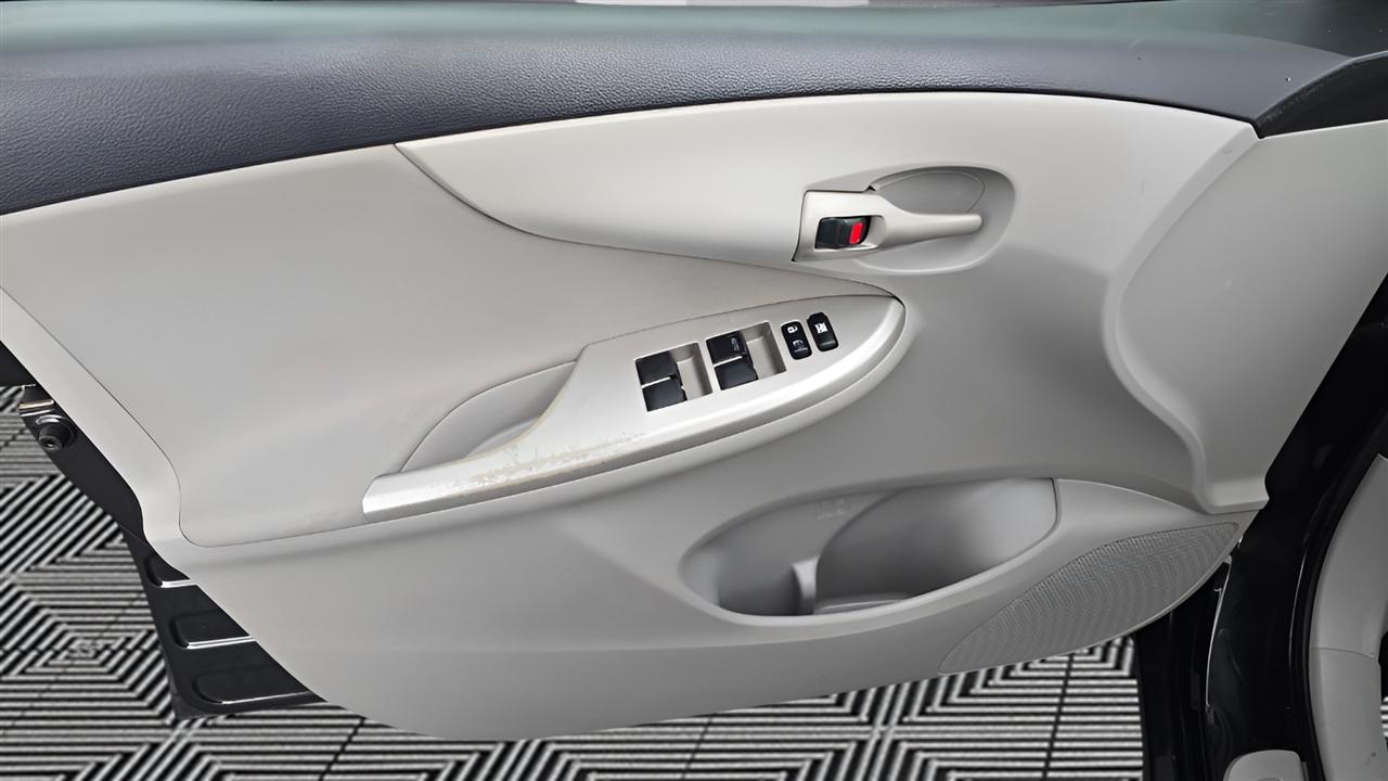 Toyota Corolla LE 4-Speed AT 2011