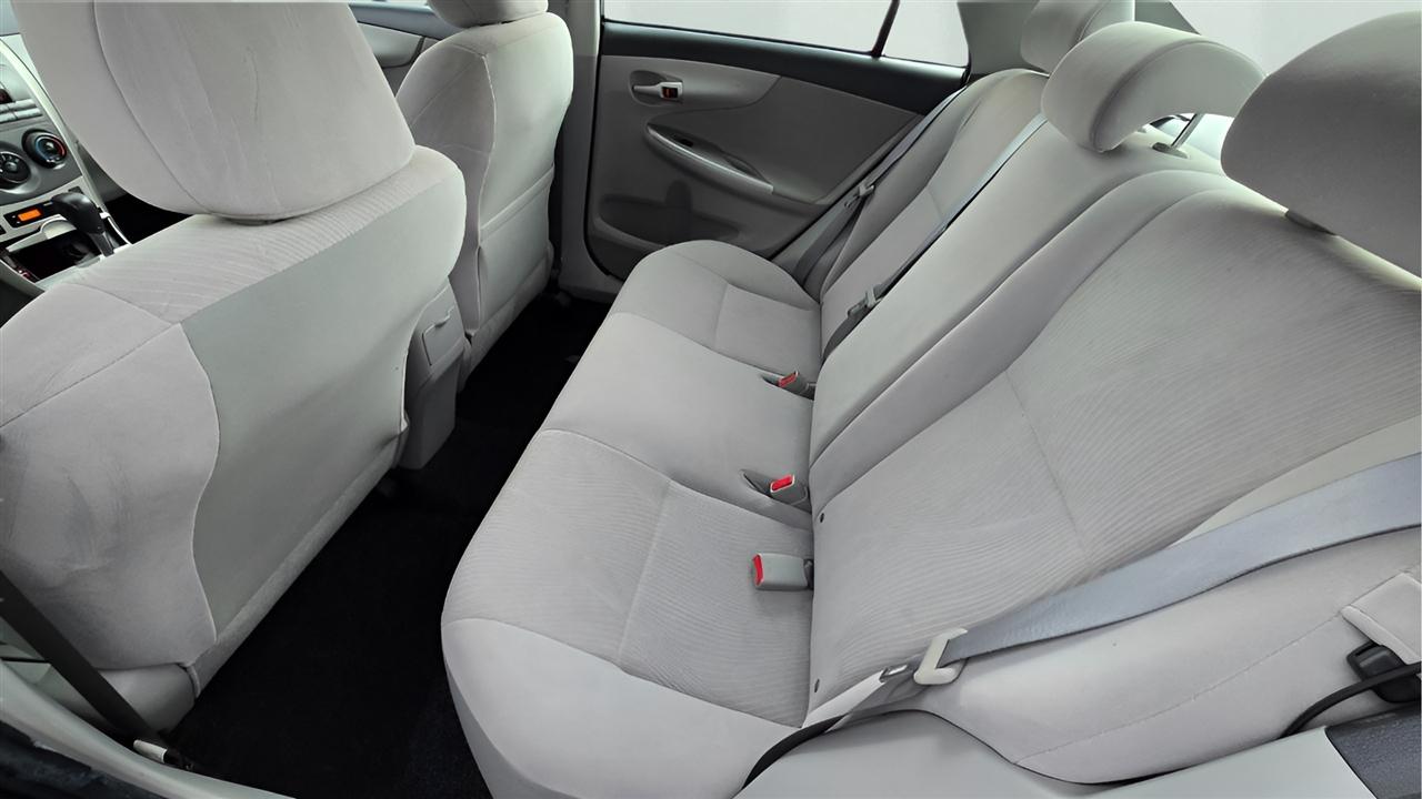 Toyota Corolla LE 4-Speed AT 2011