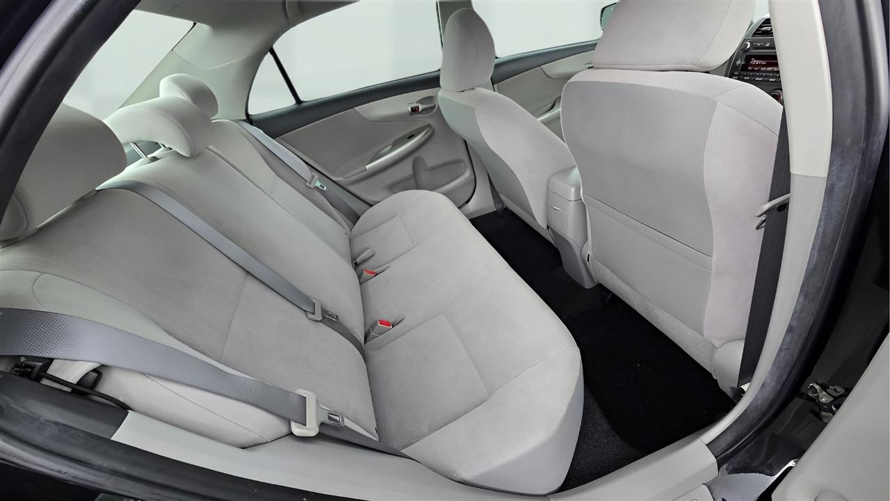 Toyota Corolla LE 4-Speed AT 2011