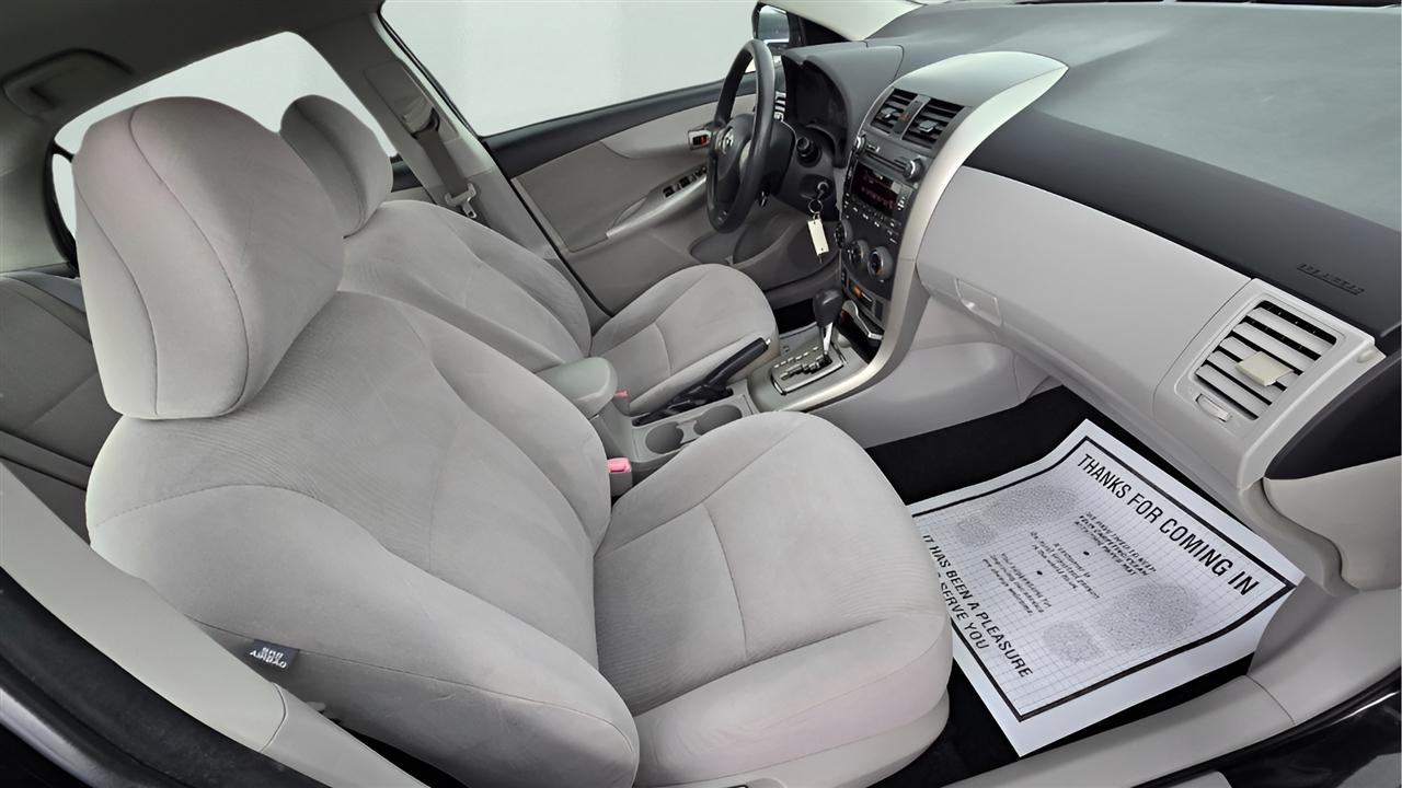 Toyota Corolla LE 4-Speed AT 2011