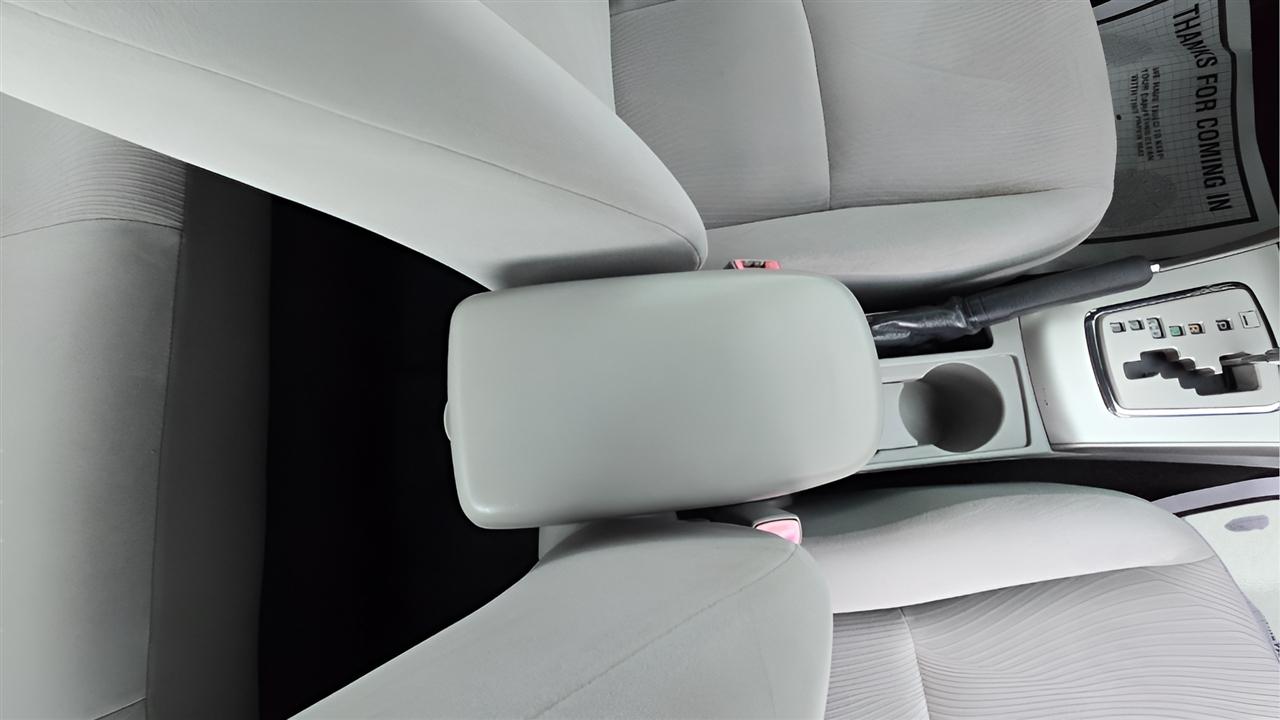 Toyota Corolla LE 4-Speed AT 2011