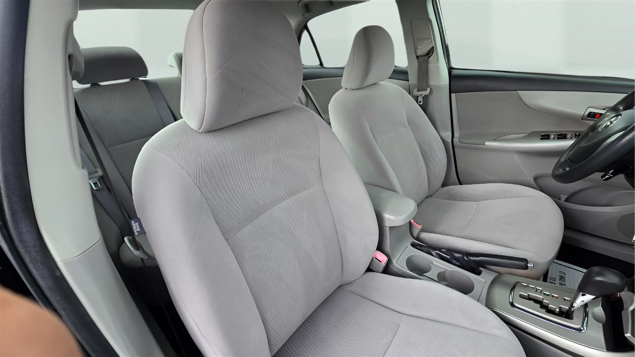 Toyota Corolla LE 4-Speed AT 2011