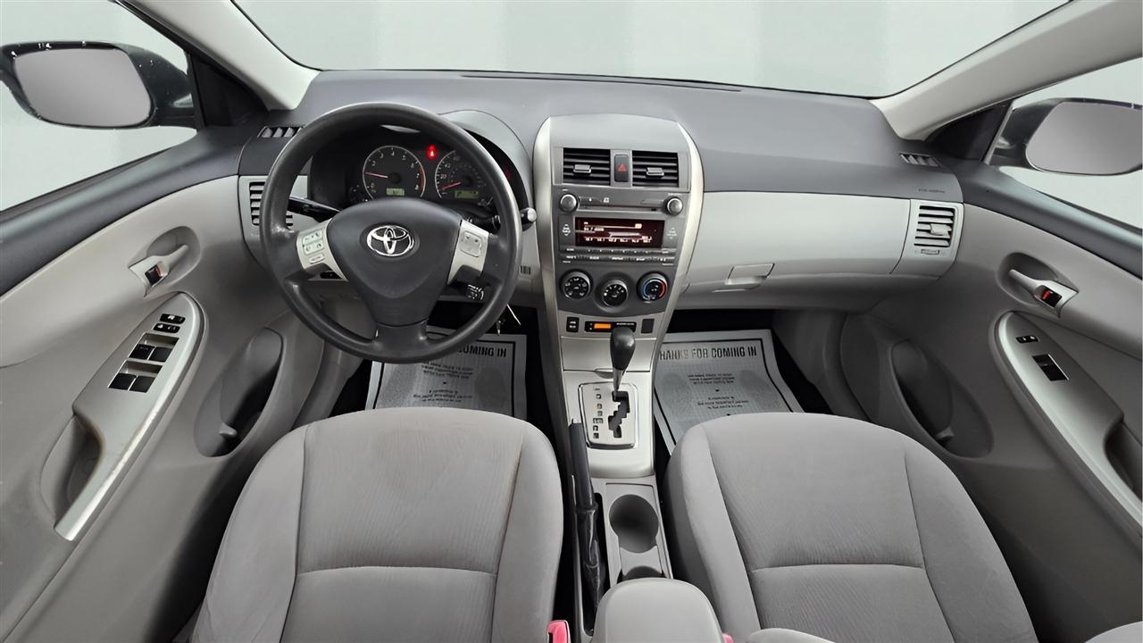 Toyota Corolla LE 4-Speed AT 2011