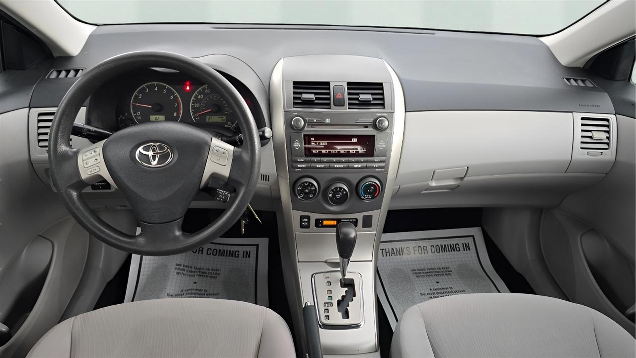 Toyota Corolla LE 4-Speed AT 2011