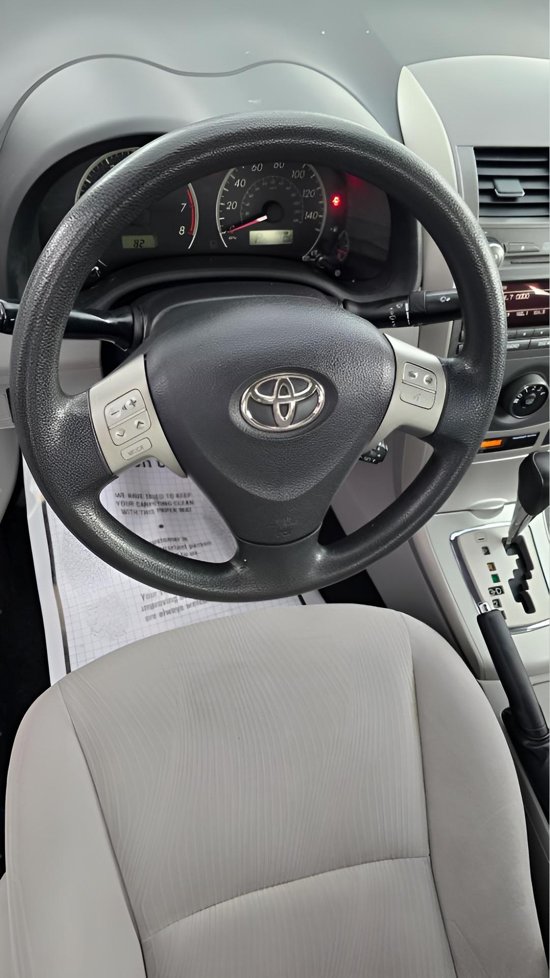 Toyota Corolla LE 4-Speed AT 2011