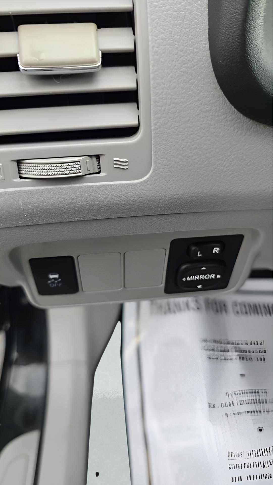 Toyota Corolla LE 4-Speed AT 2011