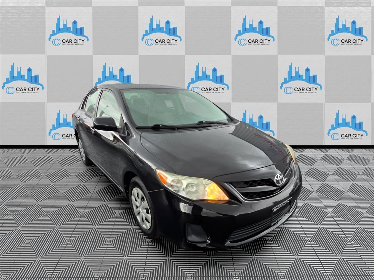 Toyota Corolla LE 4-Speed AT 2011