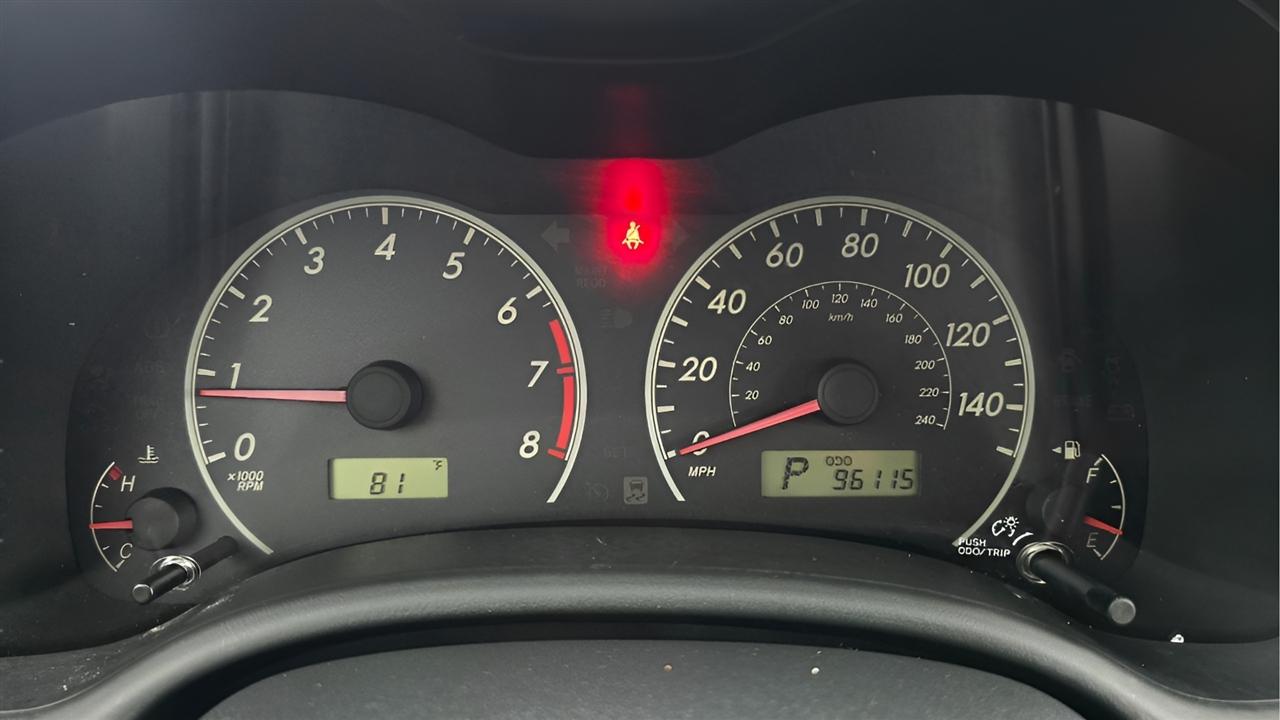 Toyota Corolla LE 4-Speed AT 2011