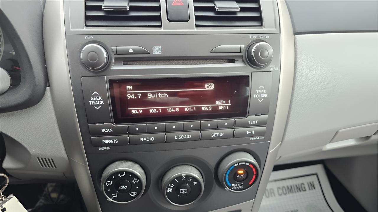 Toyota Corolla LE 4-Speed AT 2011