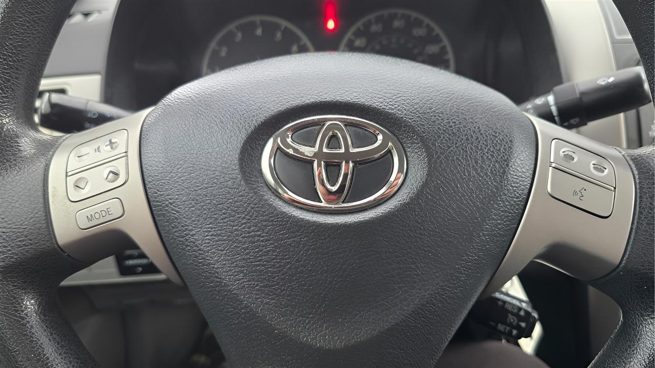 Toyota Corolla LE 4-Speed AT 2011