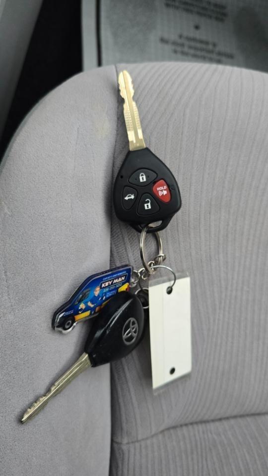 Toyota Corolla LE 4-Speed AT 2011