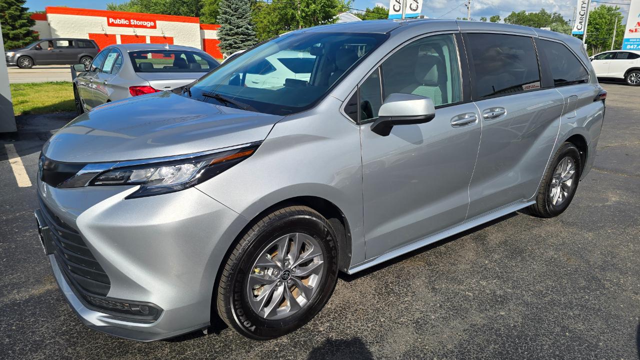 Toyota Sienna LE 8-Passenger 2022