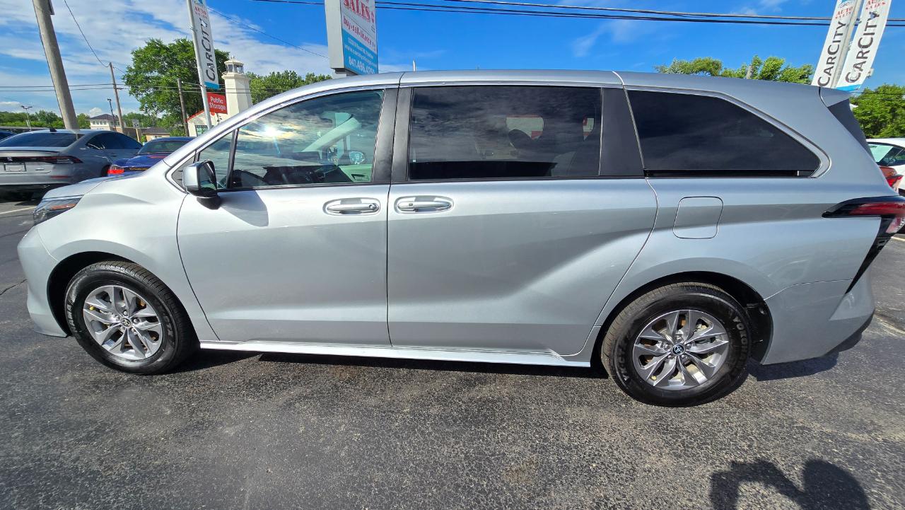 Toyota Sienna LE 8-Passenger 2022