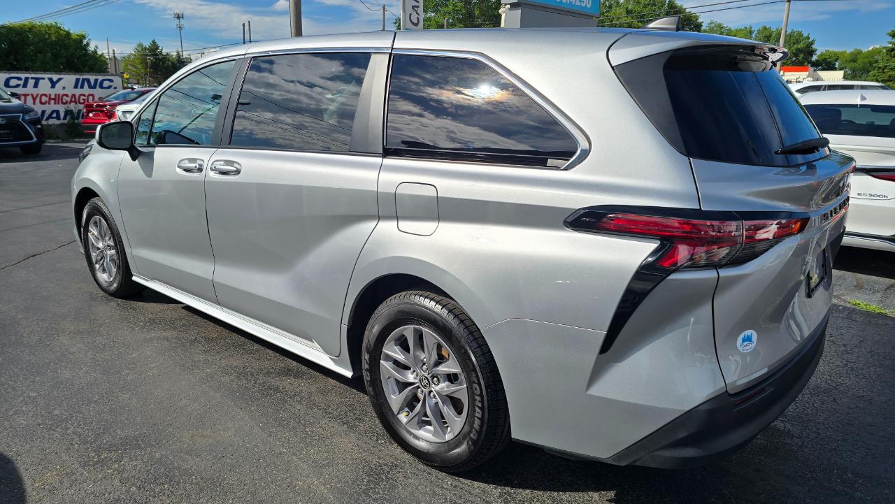 Toyota Sienna LE 8-Passenger 2022