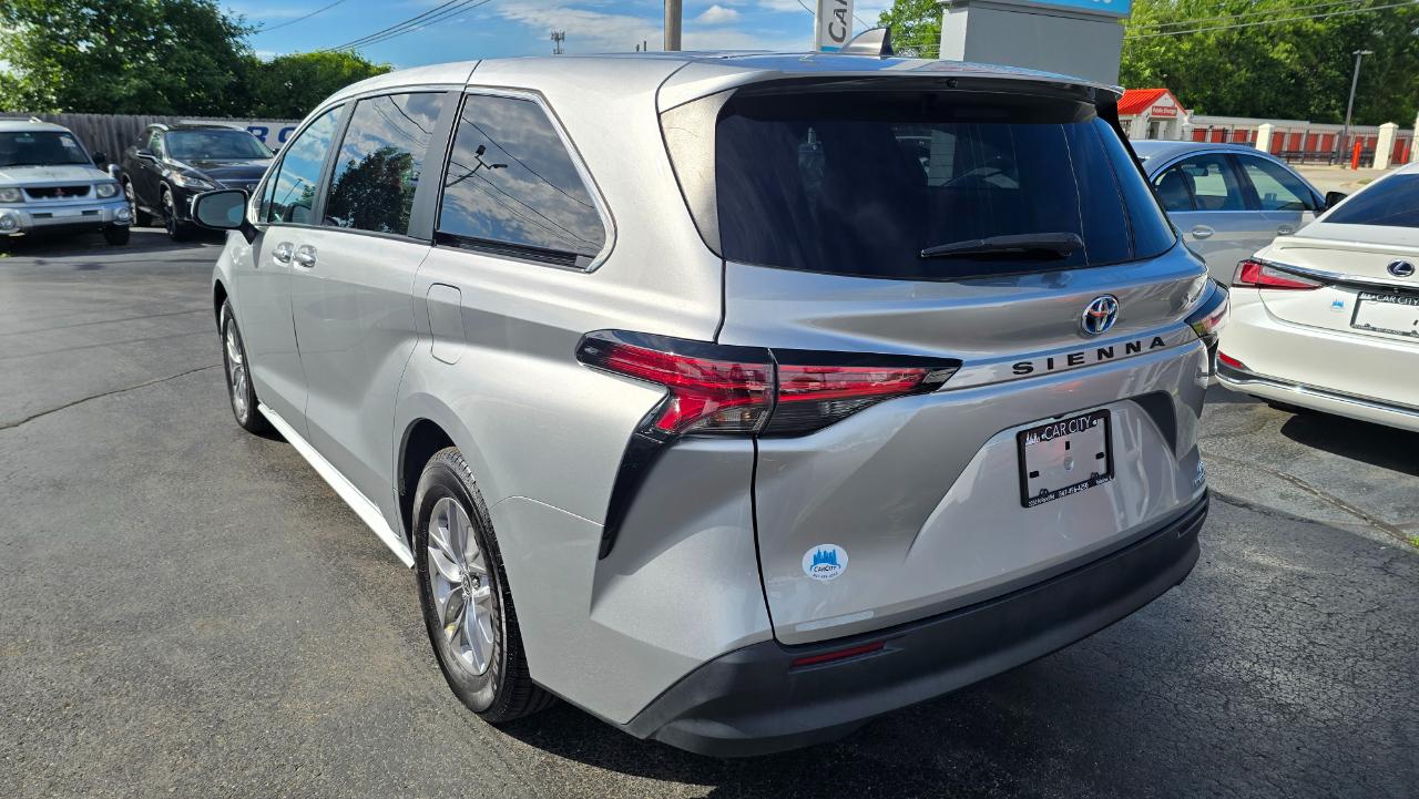 Toyota Sienna LE 8-Passenger 2022