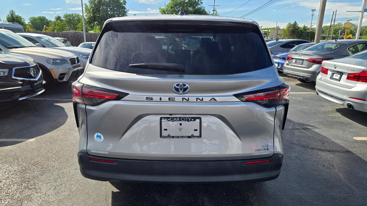Toyota Sienna LE 8-Passenger 2022