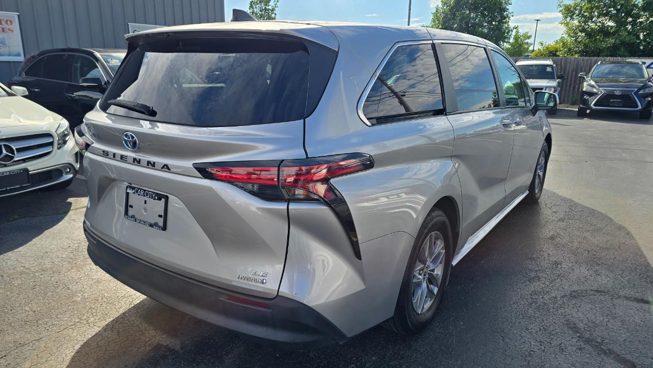 Toyota Sienna LE 8-Passenger 2022